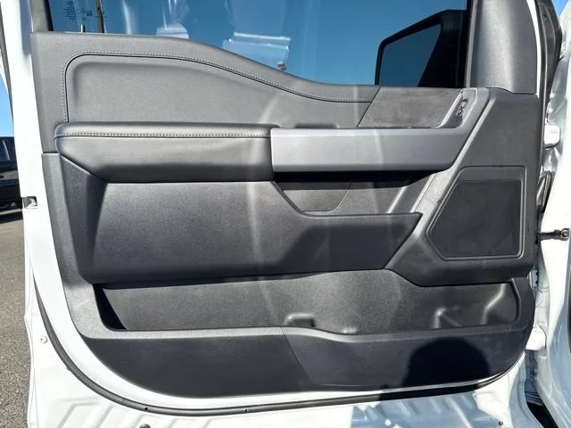 Used 2025 Oxford White Ford XLT image 25