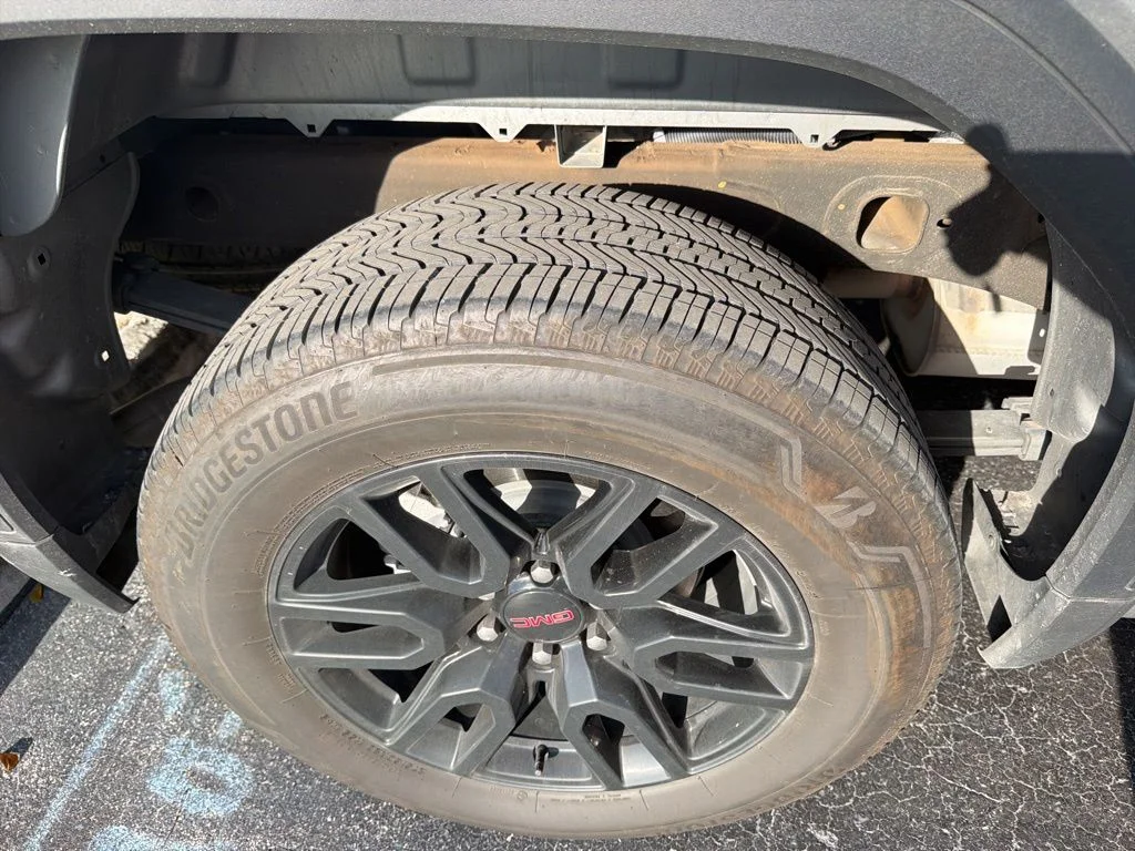 Used 2025 Sterling Metallic GMC Elevation image 12