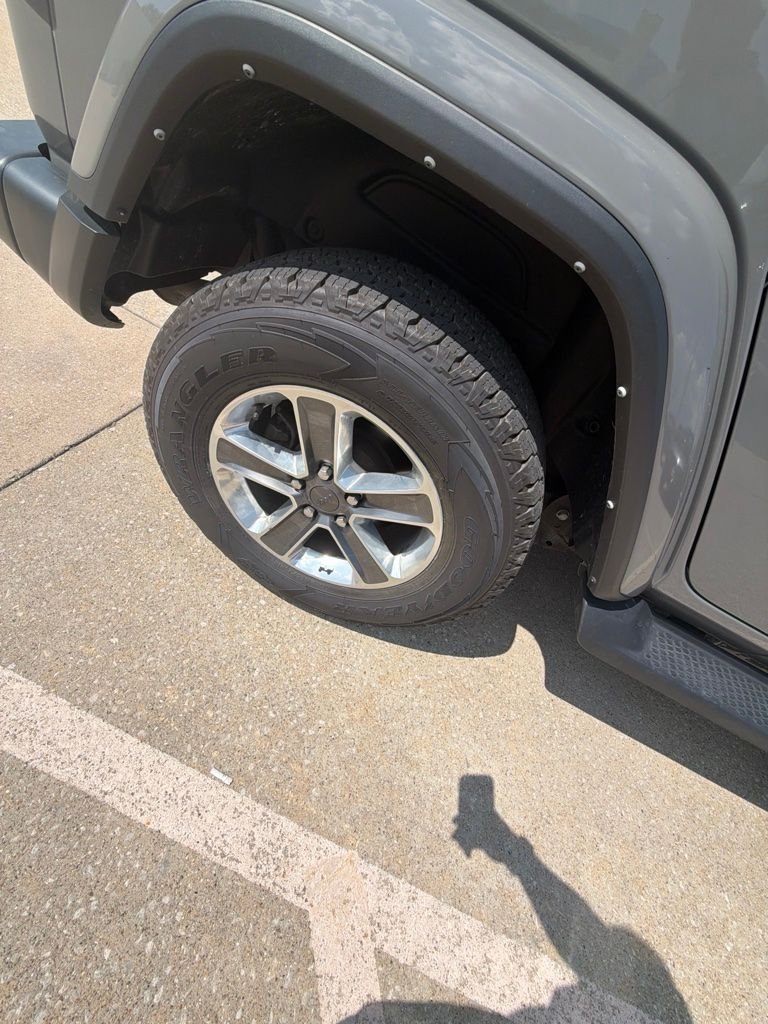 Used 2021 Sting-Gray Clearcoat Jeep Unlimited Sahara image 20