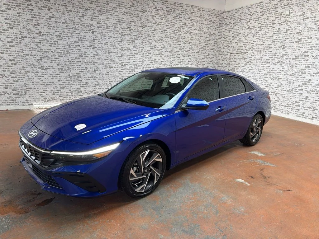 Used 2025 Intense Blue Hyundai SEL Convenience image 3