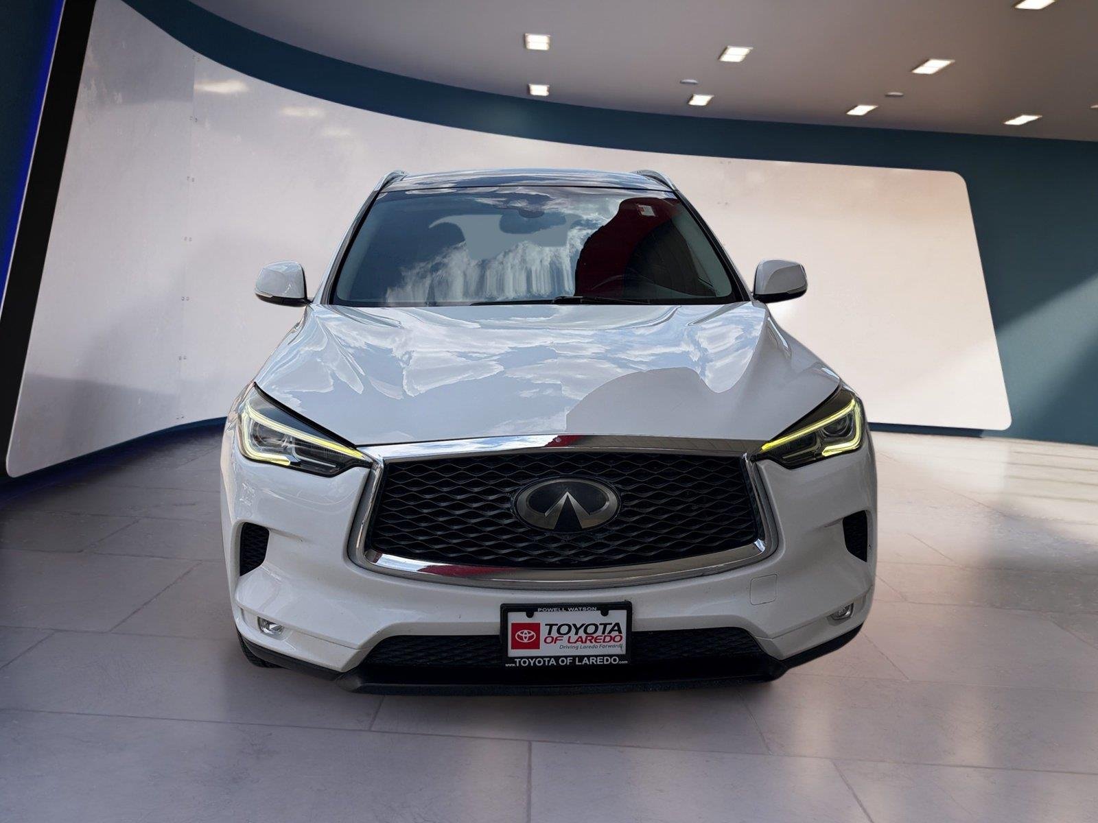 Used 2019 Lunar White INFINITI LUXE image 8