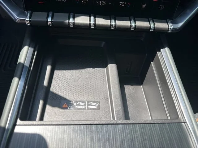 2025 GMC Acadia AT4 - Photo 21