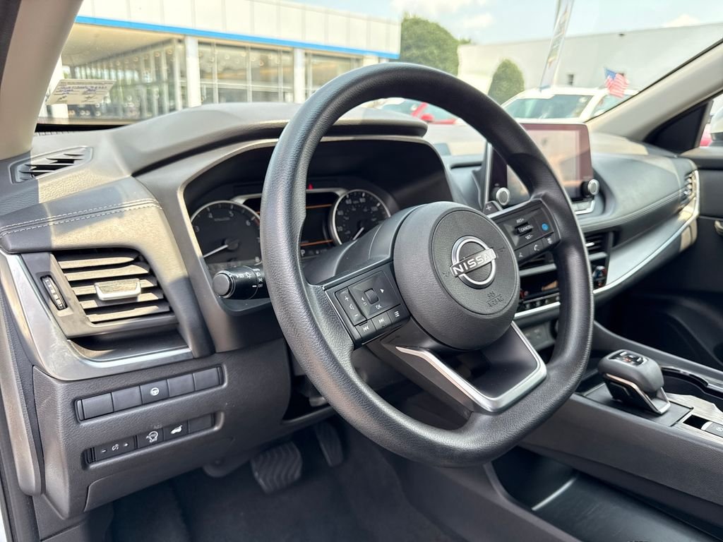 Used 2024 White Pearl Nissan SV image 13