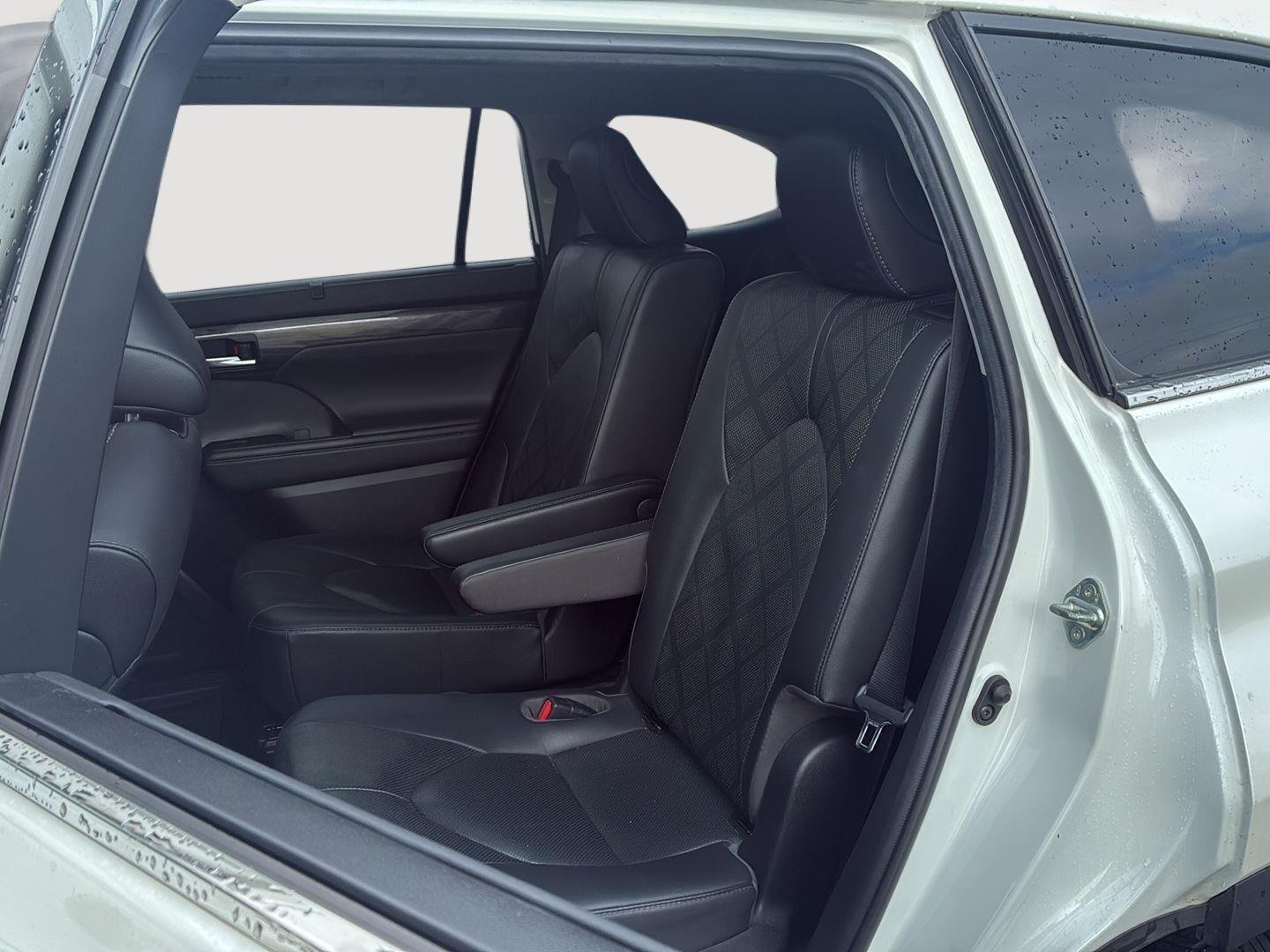 Used 2020 Blizzard Pearl Toyota Platinum image 5