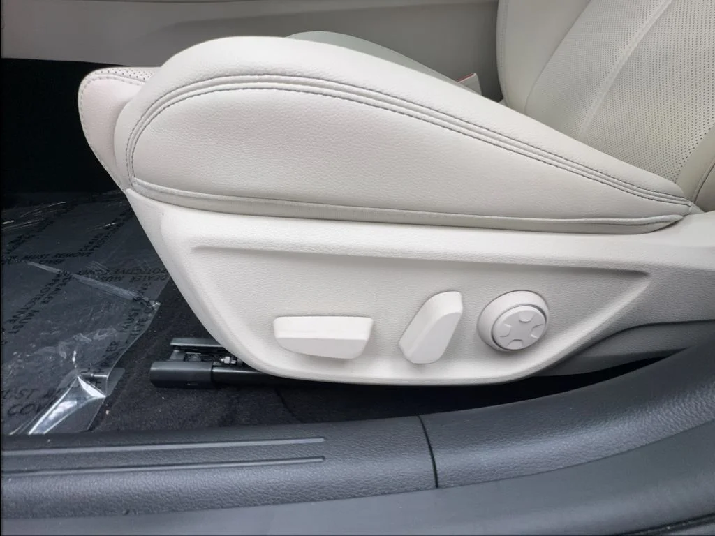 Used 2026 Silver Genesis 2.5T image 18