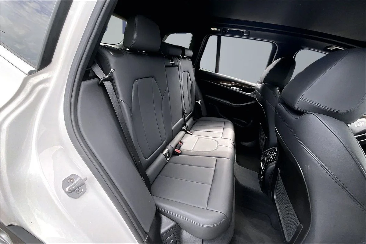 Used 2019 White BMW xDrive30i image 25