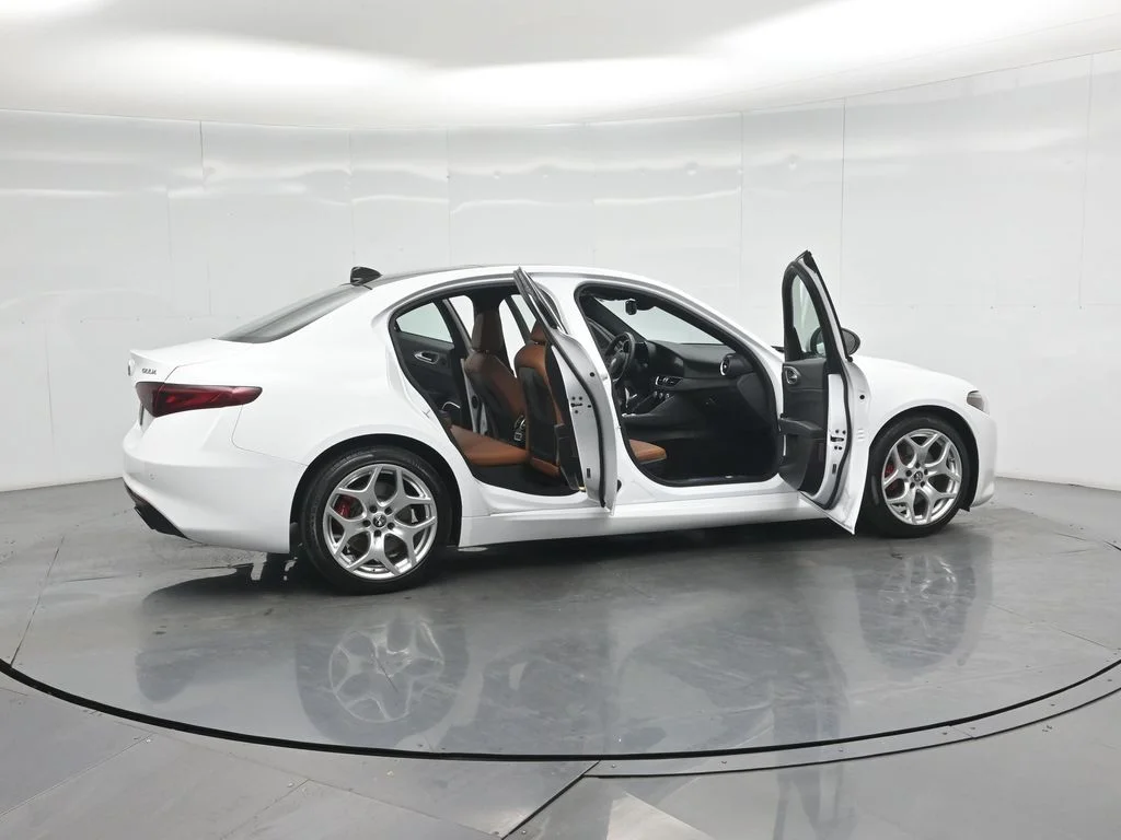 Used 2022 White Alfa Romeo Ti image 3