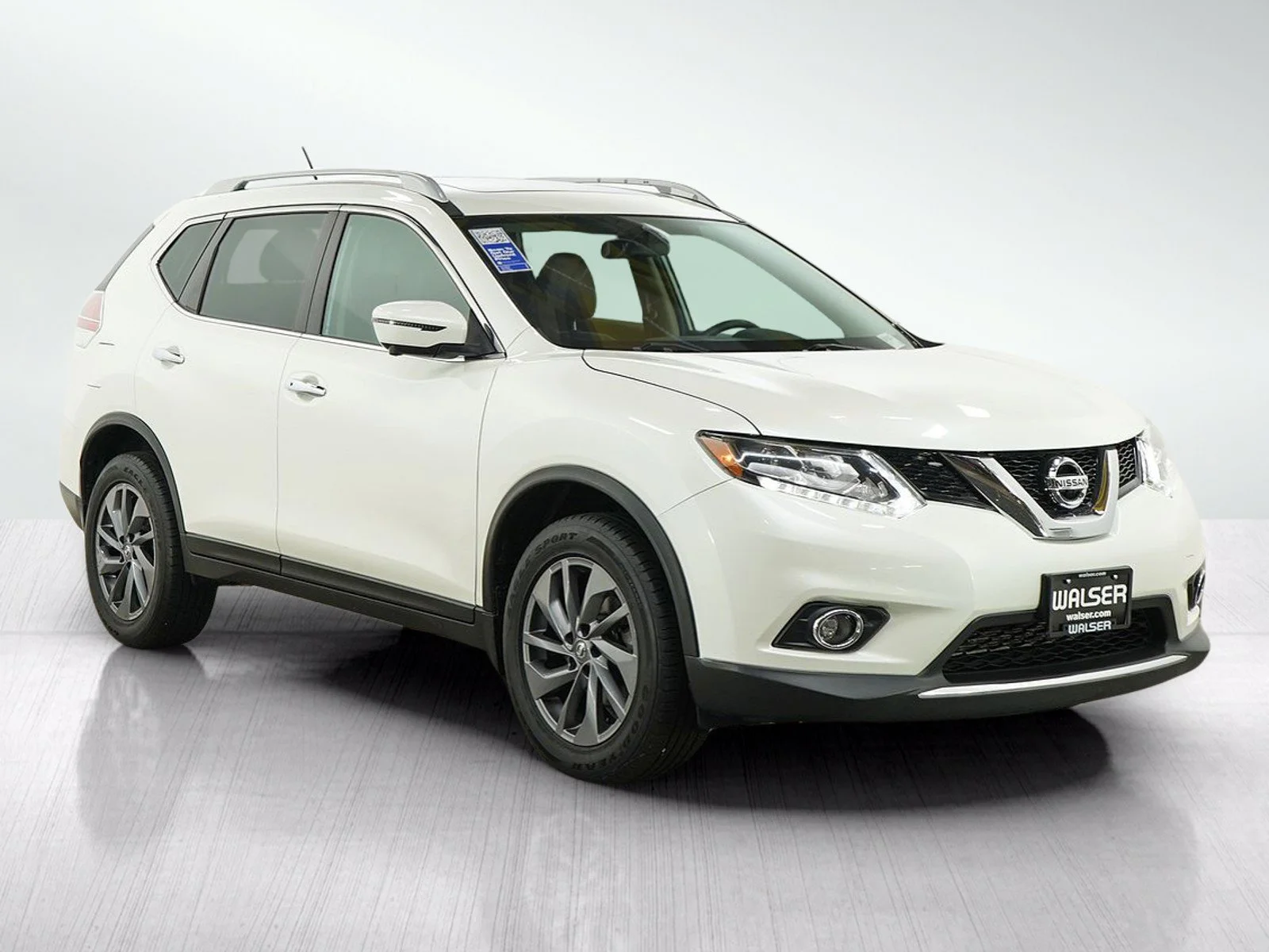 Used 2016 Pearl White Nissan SL image 7