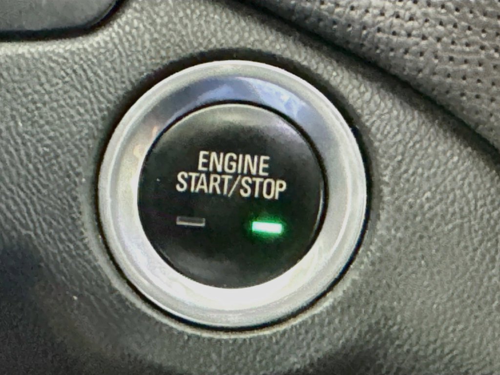 Used 2020 Iridescent Pearl Tricoat Chevrolet Premier image 18