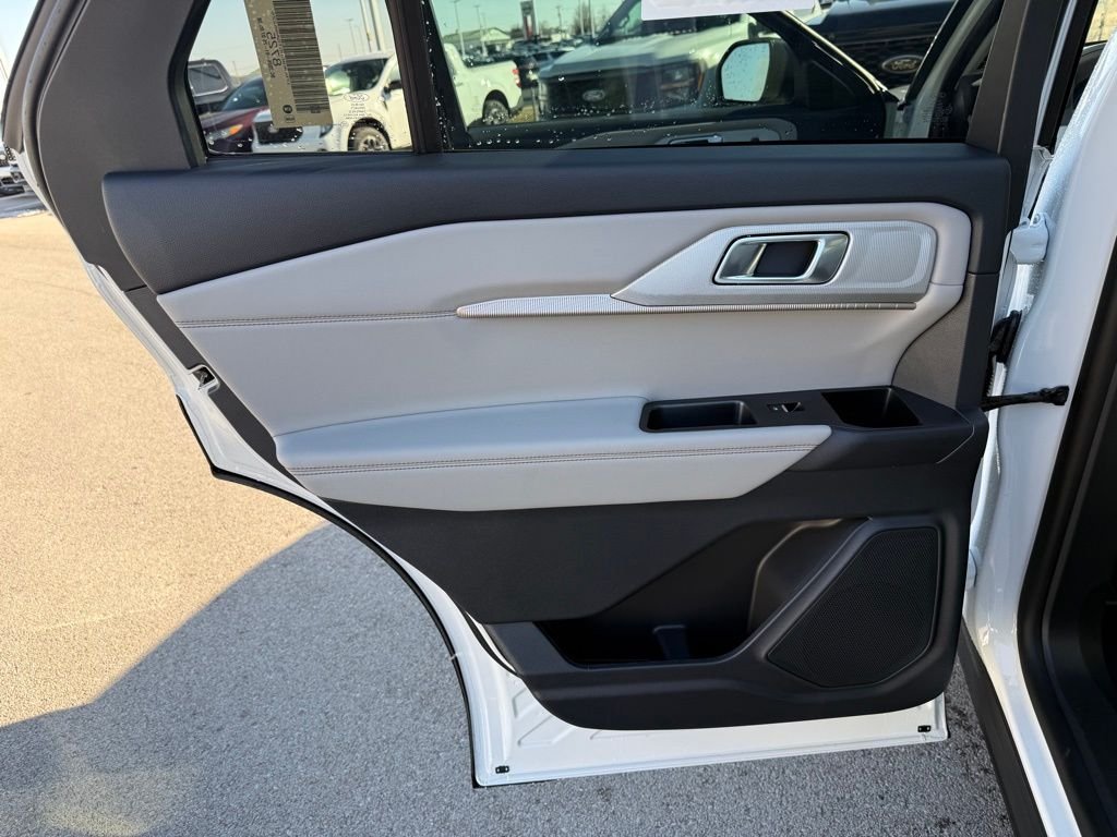 New 2026 Star White Metallic Tri-Coat Ford Active image 11