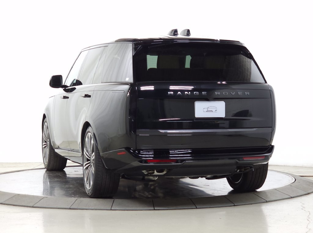 New 2026 Santorini Black Land Rover SE image 4