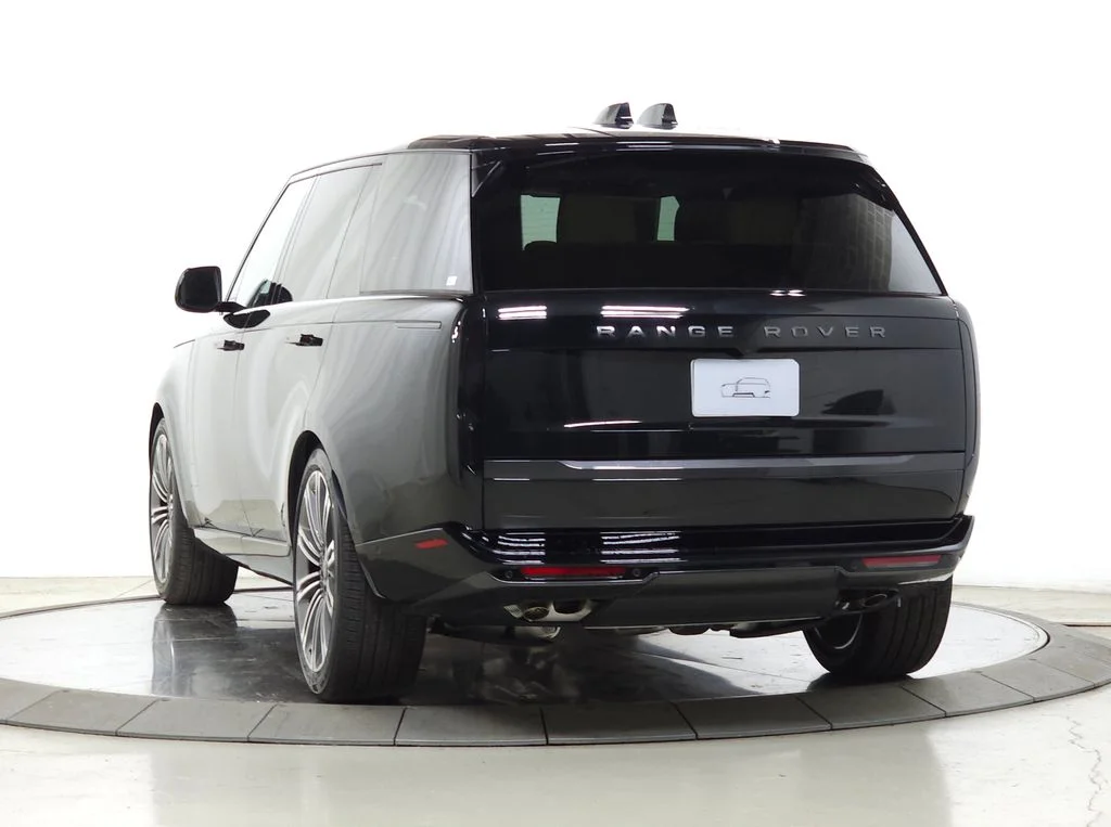 New 2026 Santorini Black Land Rover SE image 4