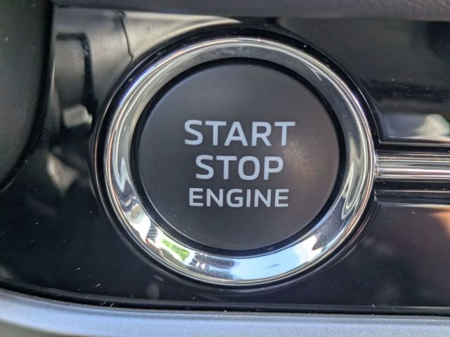 Used 2025 White Mitsubishi SE image 34