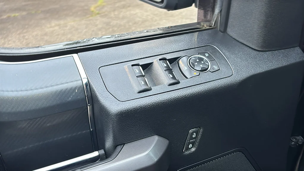 Used 2020 Black Ford XLT image 9