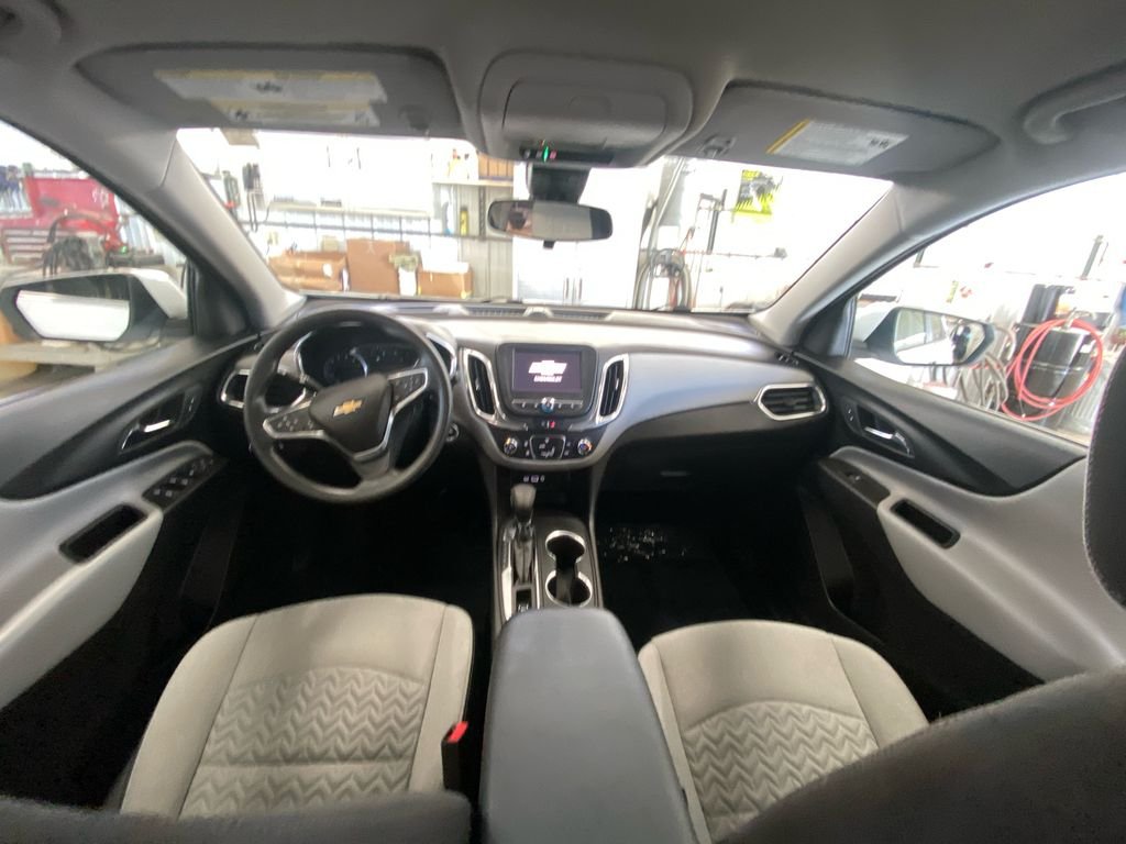 Used 2022 White Chevrolet LT image 9