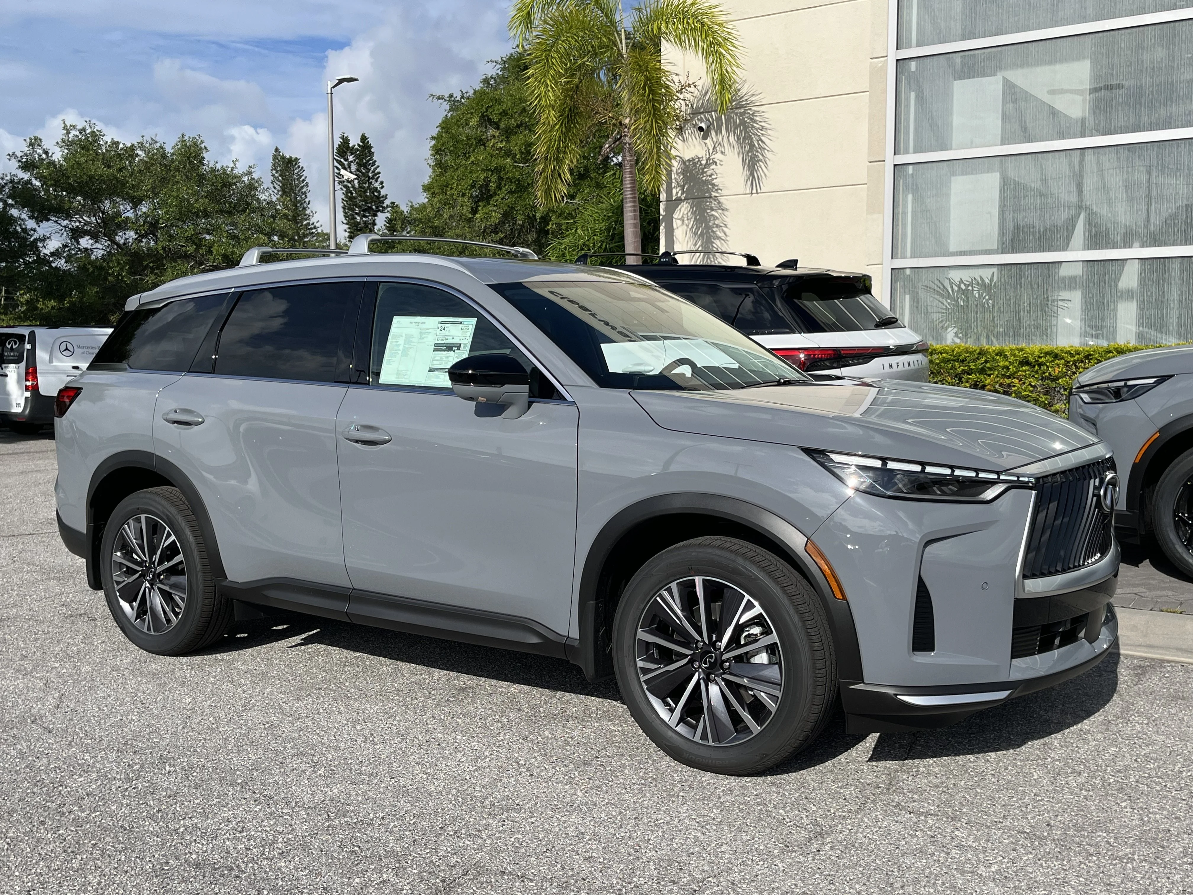 New 2027 Harbor Gray INFINITI LUXE image 8