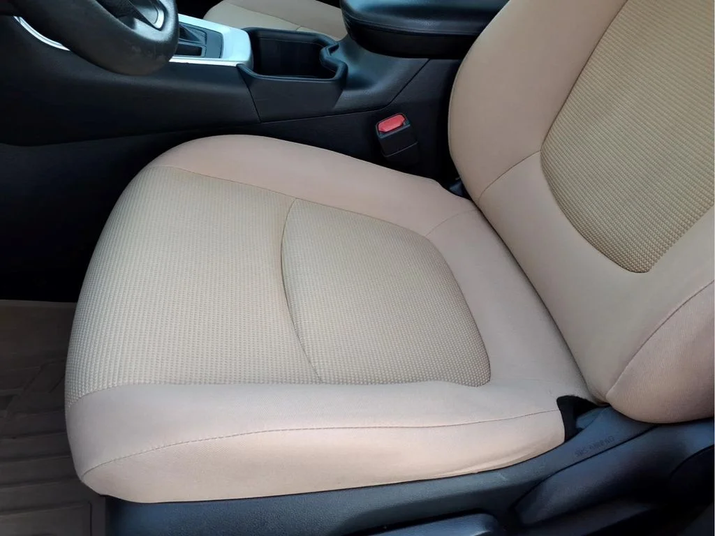 Used 2022 White Toyota LE image 16