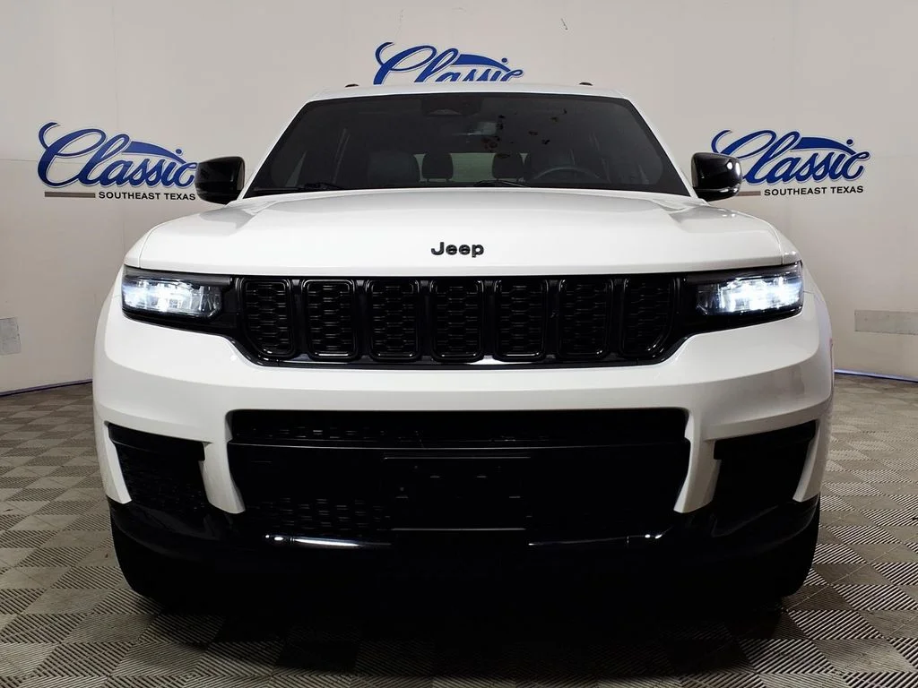 Used 2024 White Jeep Altitude X image 3