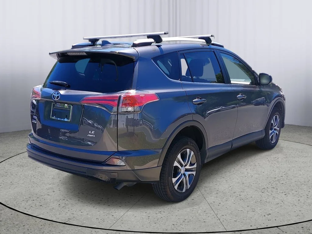 Used 2018 Gray Toyota LE image 3