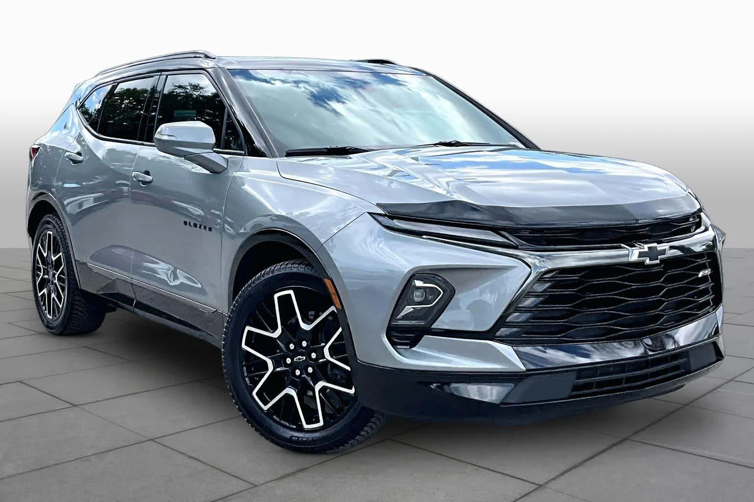 Used 2023 Sterling Gray Metallic Chevrolet RS image 4