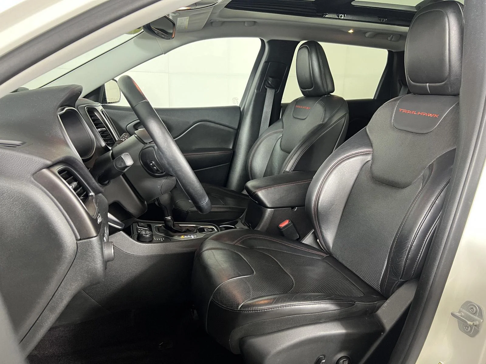 Used 2019 Pearl White Jeep Trailhawk Elite image 24
