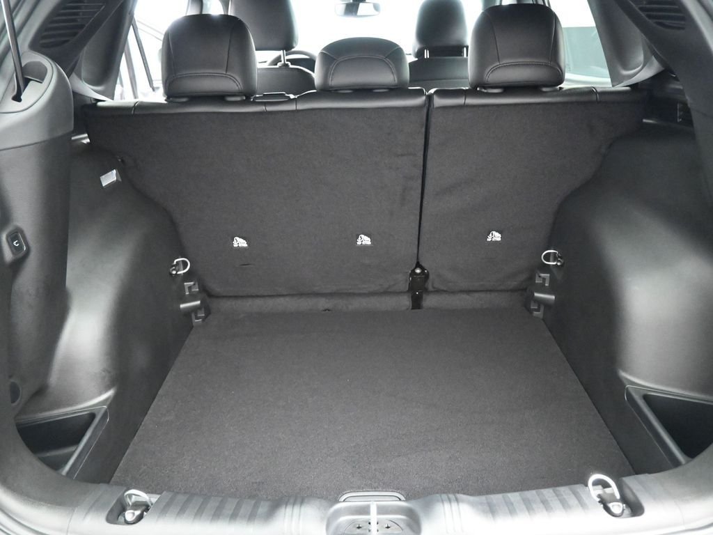 New 2026 Silver Zynith Metallic Clearcoat Jeep Latitude image 25