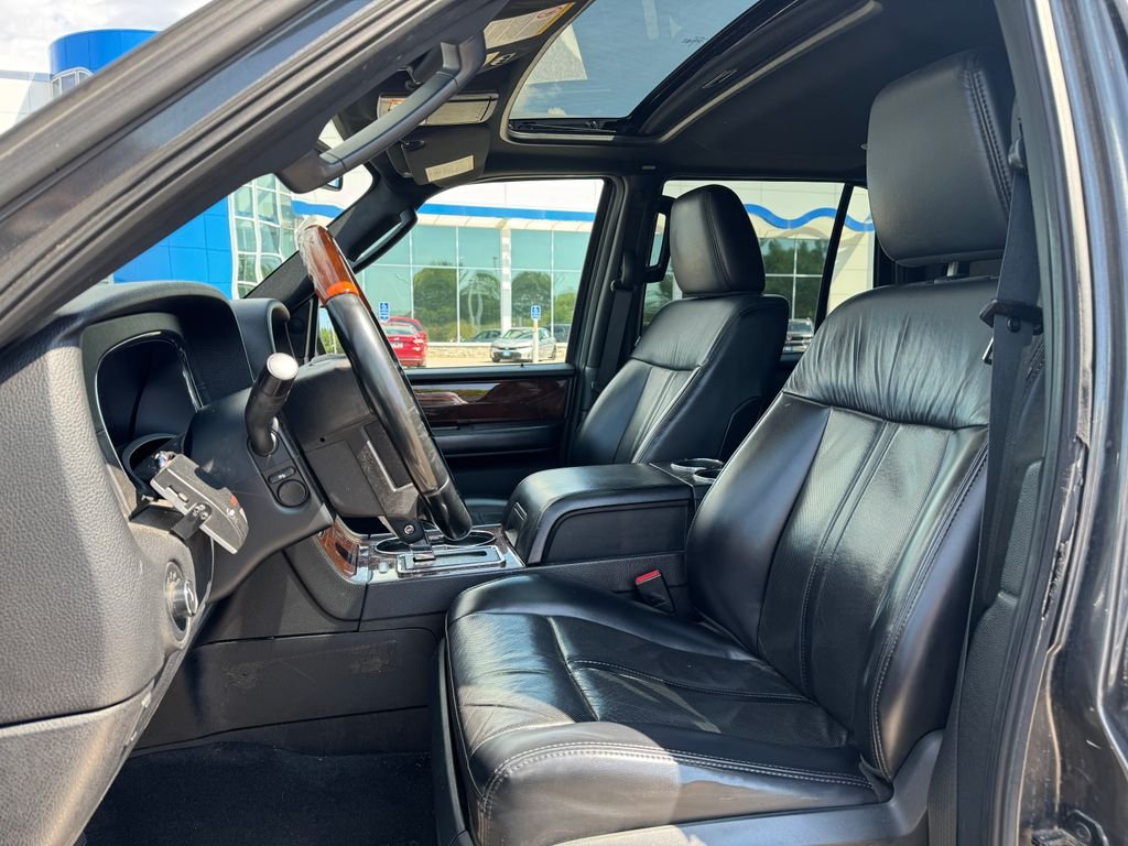 Used 2017 Magnetic Gray Metallic Lincoln Select image 11