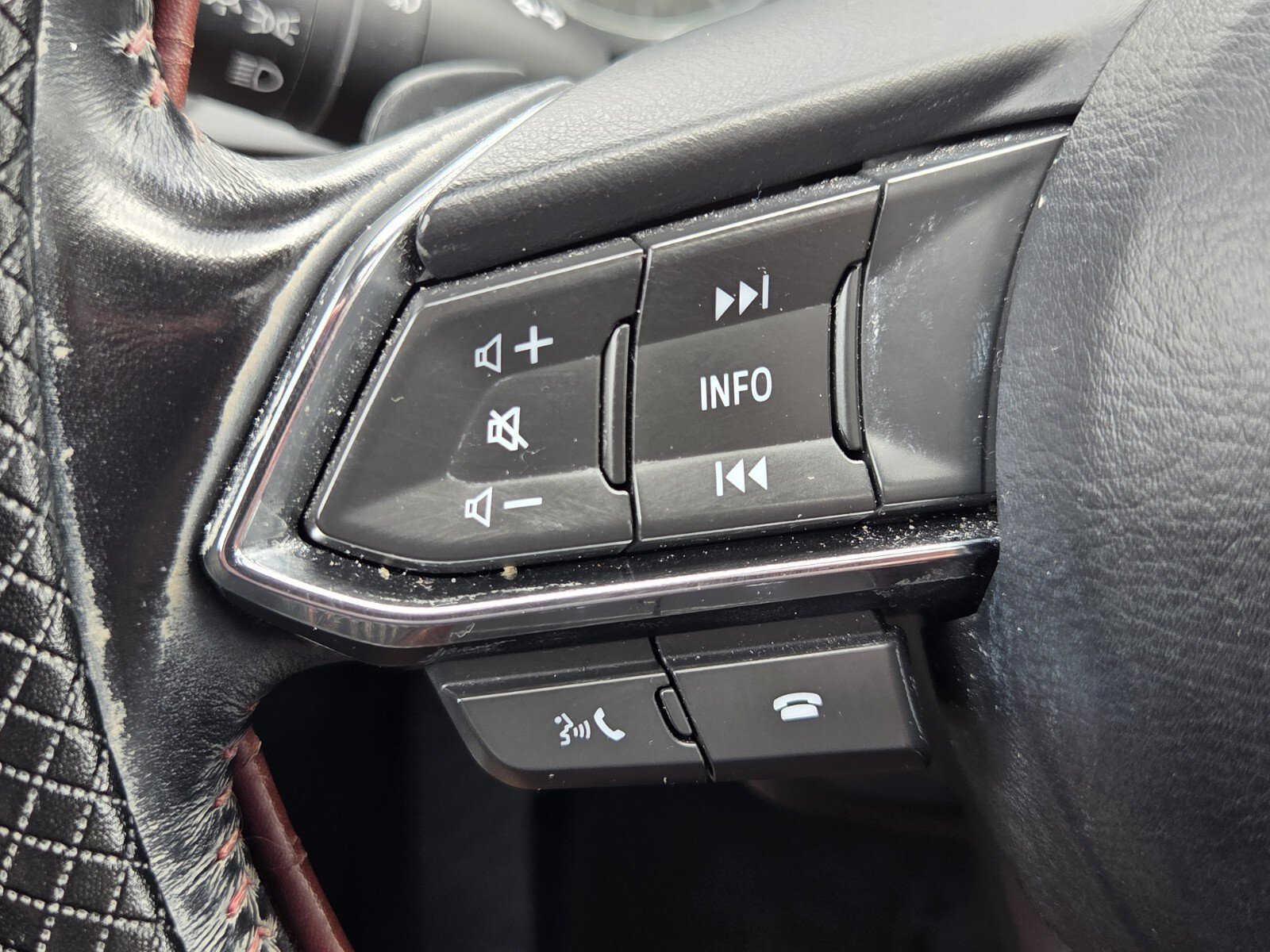 Used 2022 Polymetal Gray Metallic Mazda Carbon Edition image 25