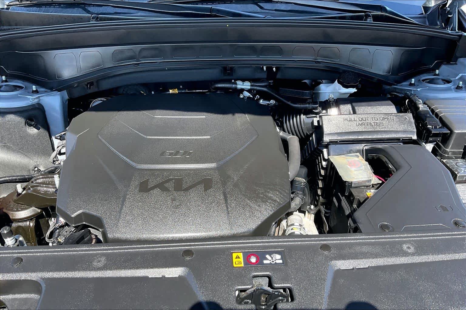 Used 2025 Everlasting Silver Kia LX image 30