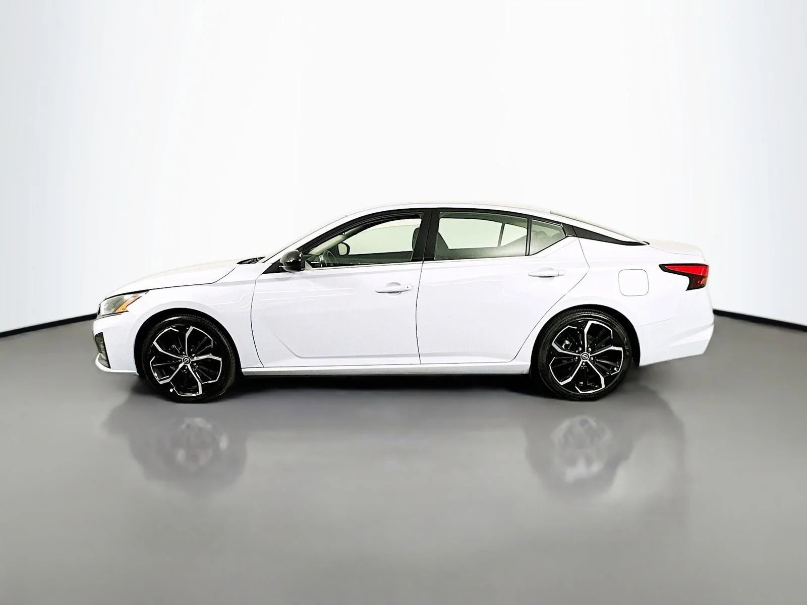 Used 2024 Gray Nissan 2.5 SR image 5