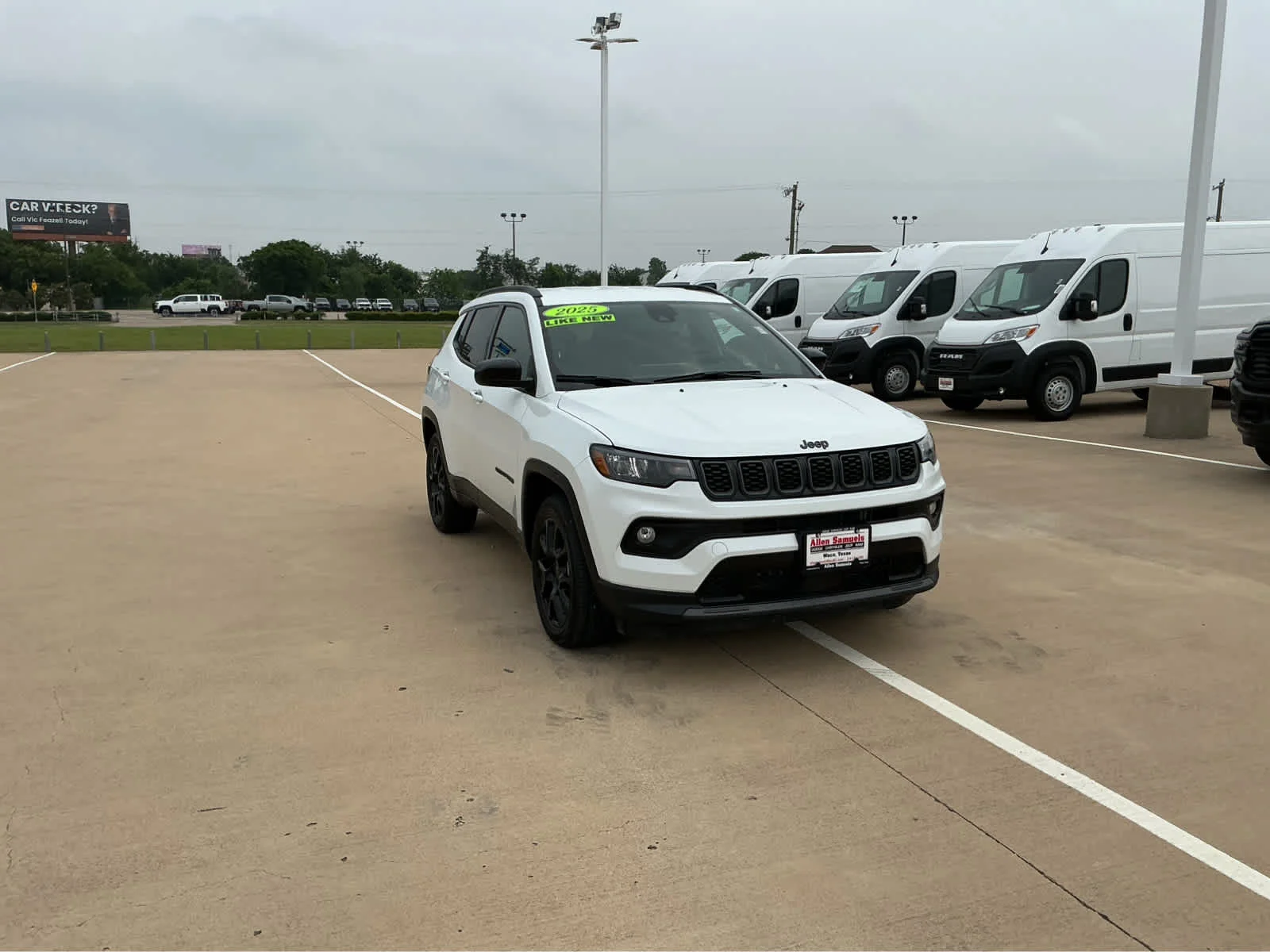 Certified Used 2025 Bright White Clearcoat Jeep Latitude image 4