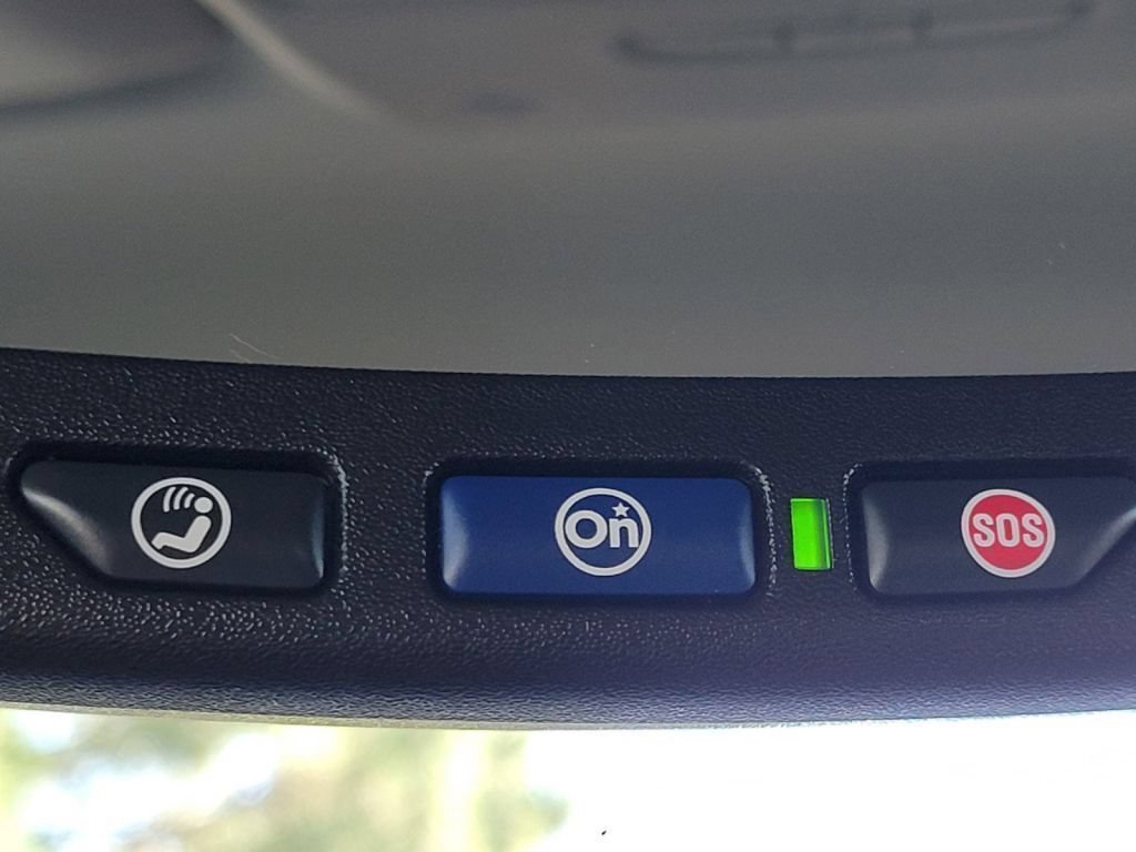 Used 2018 Summit White Buick Essence image 32