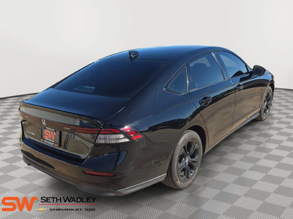 Used 2025 Black Honda SE image 7