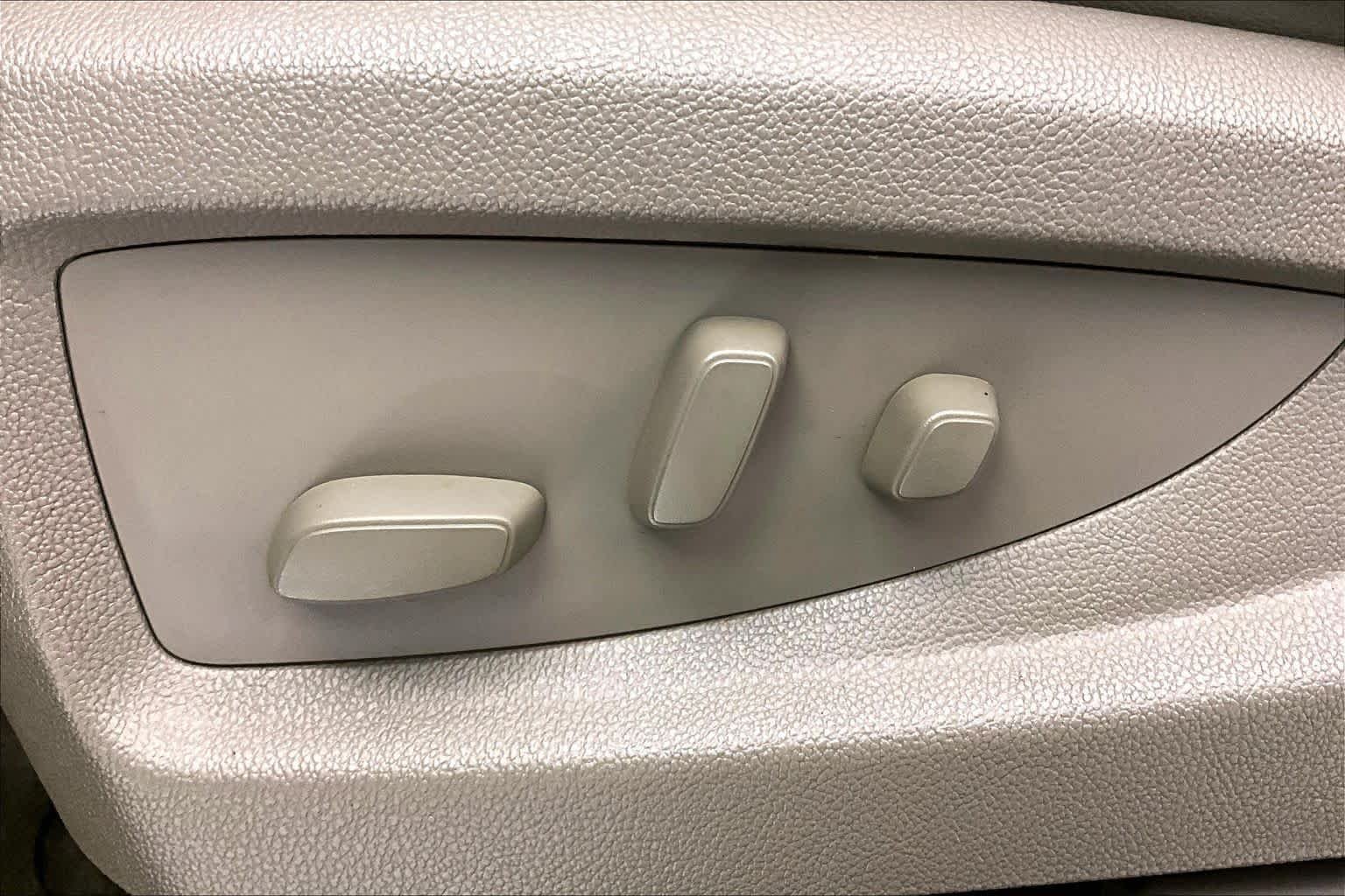 Used 2015 IRIDIUM METALLIC GMC Denali image 30