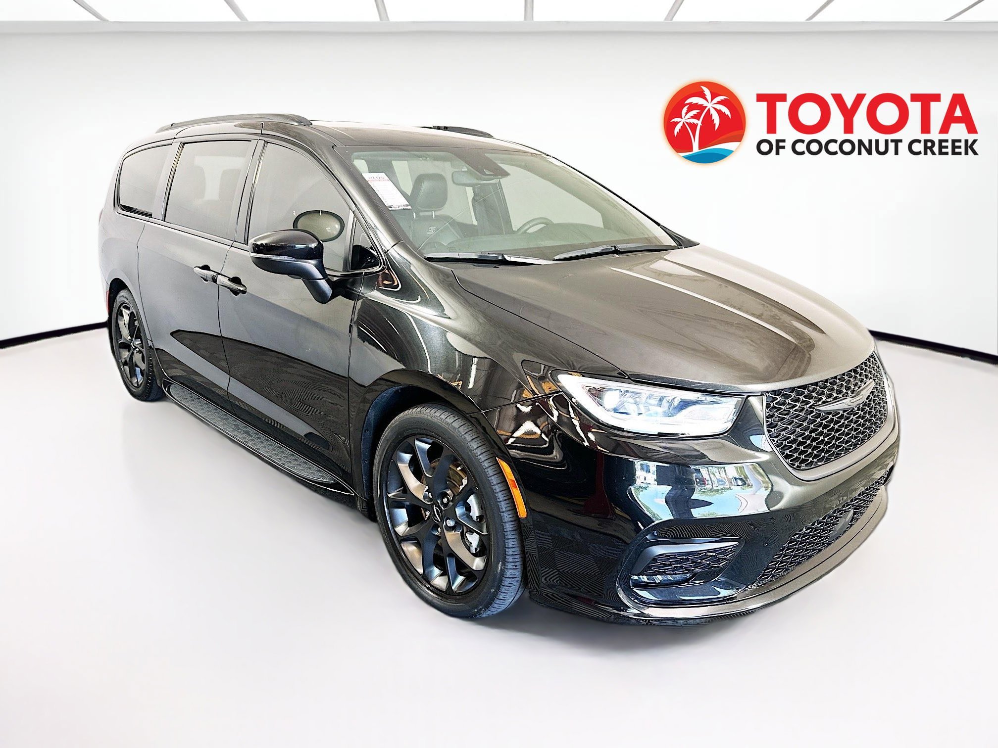 2023 Chrysler Pacifica Touring L's photo