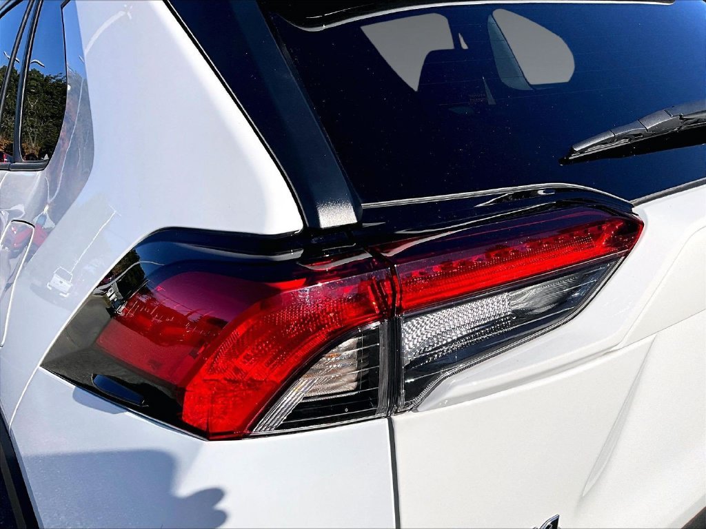 Used 2025 White Toyota XLE image 34