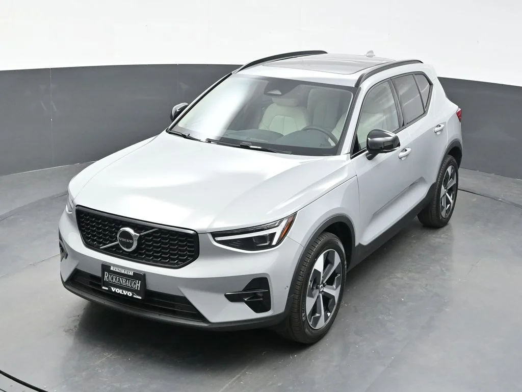 Used 2026 Vapour Grey Volvo Plus image 31