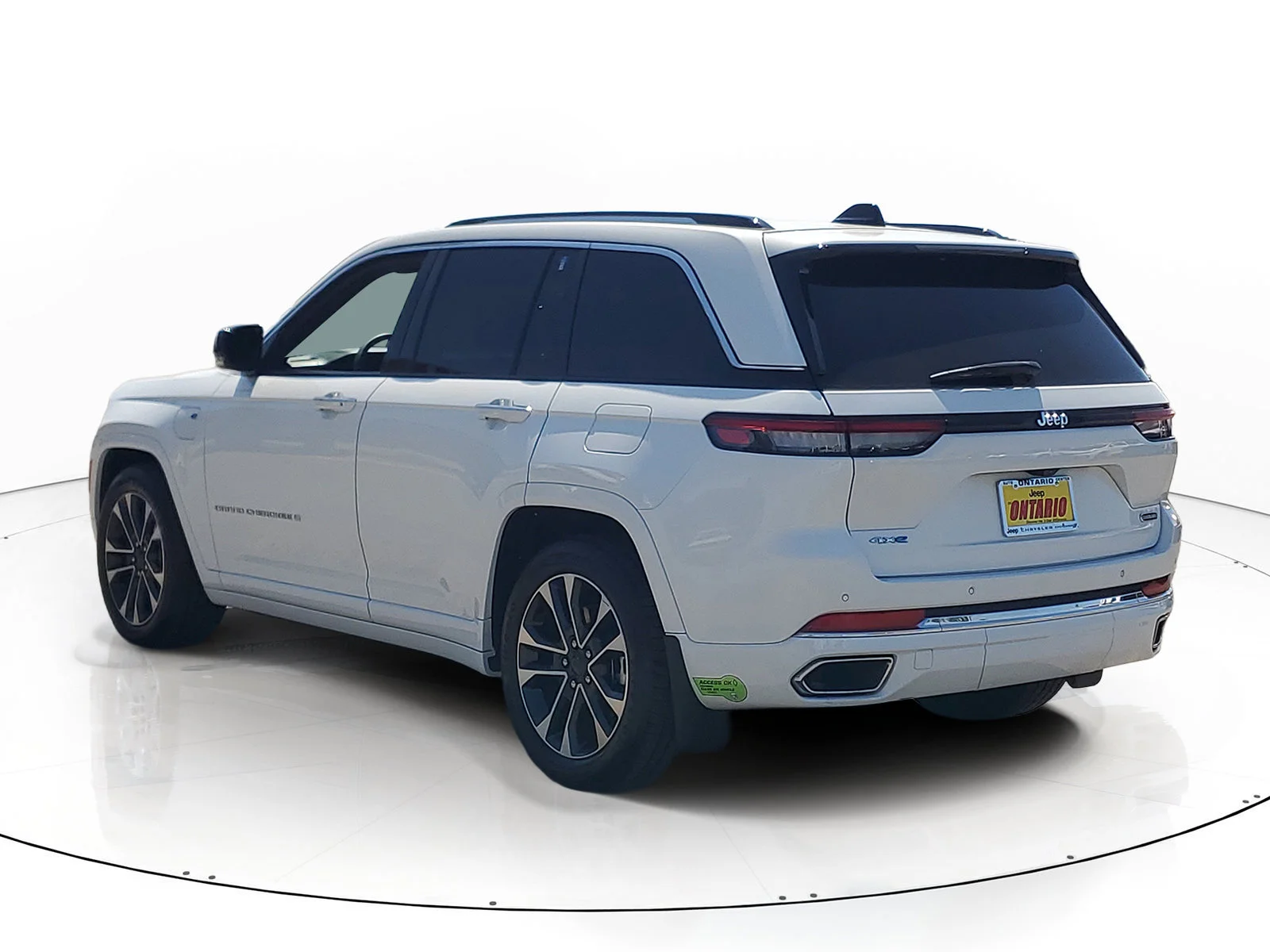 Certified Used 2023 White Jeep Overland 4xe image 6