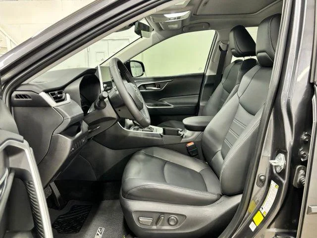 Certified Used 2025 MAGNETIC GRAY MET. Toyota  image 17