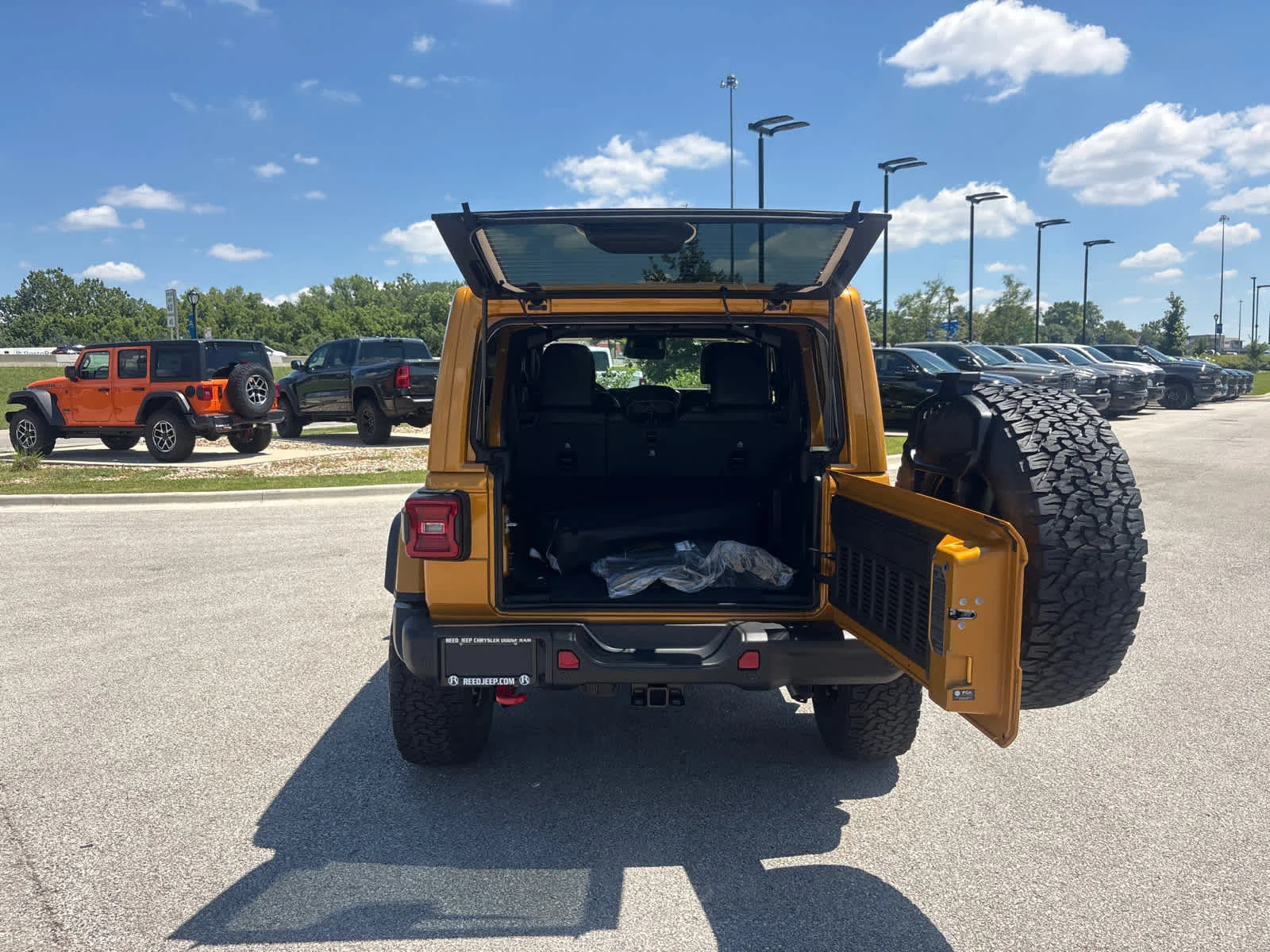 New 2026 Goldilocks Exterior Paint Jeep Rubicon X image 12