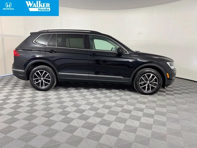 Used 2021 Deep Black Volkswagen 2.0T SE image 9
