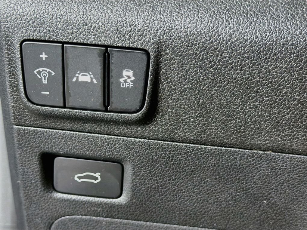 Used 2023 Silver Kia LXS image 15
