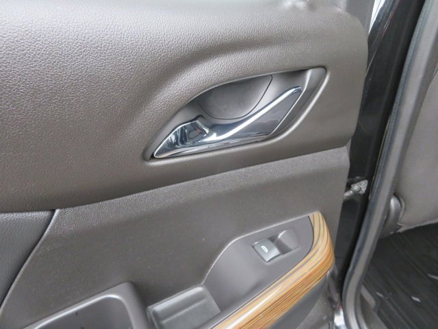 Used 2019 Ebony Twilight Metallic GMC SLE image 18