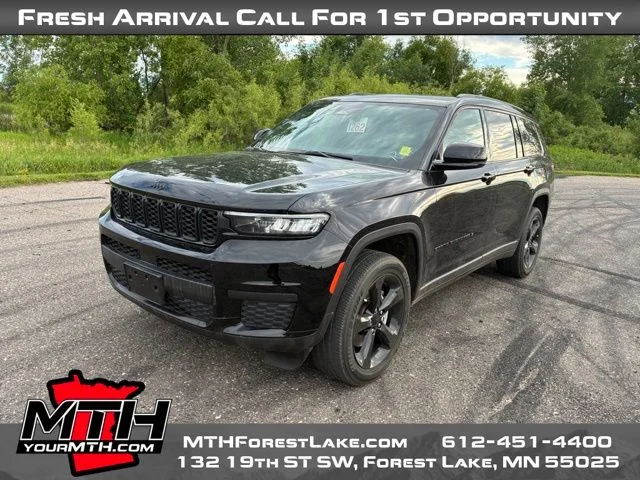 Used 2023 Black Jeep Altitude image 3