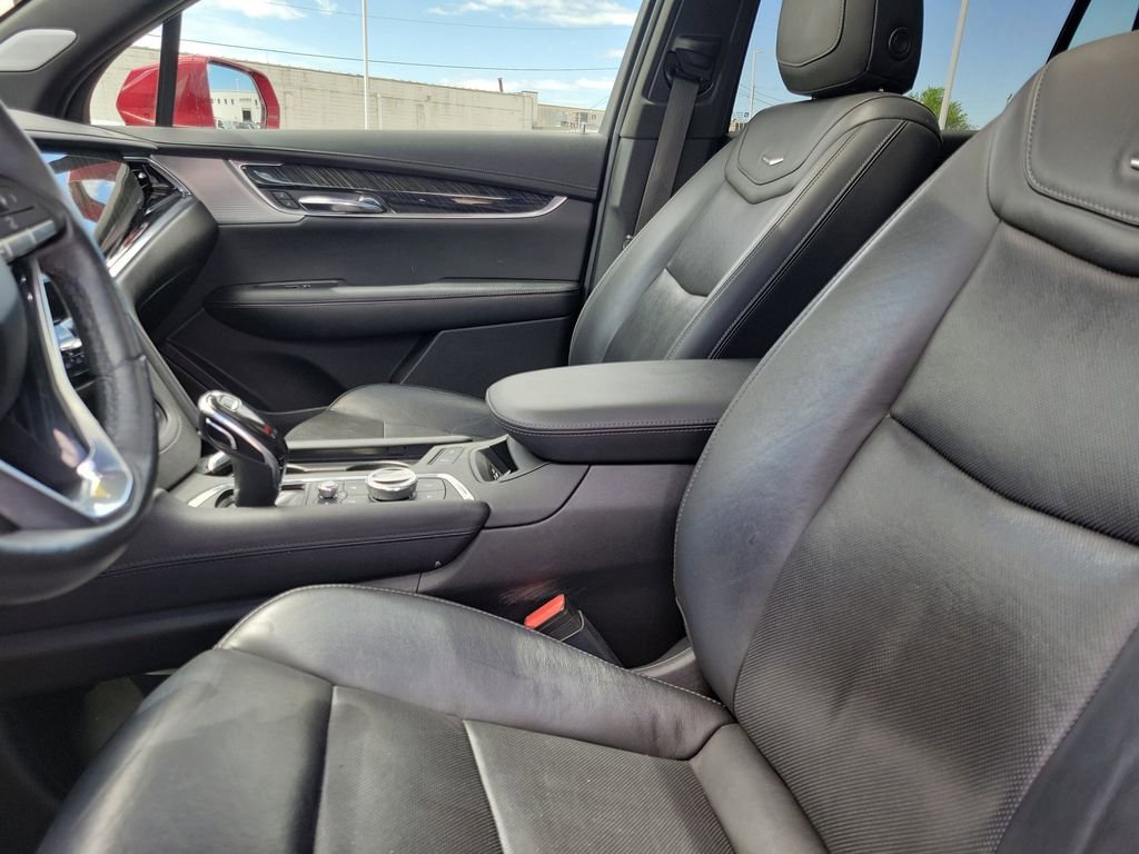 Used 2020 RED HORIZON TINTCOAT Cadillac AWD Premium Luxury image 22