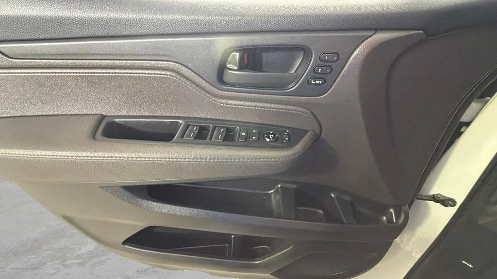 Used 2019 White Honda EX-L image 26