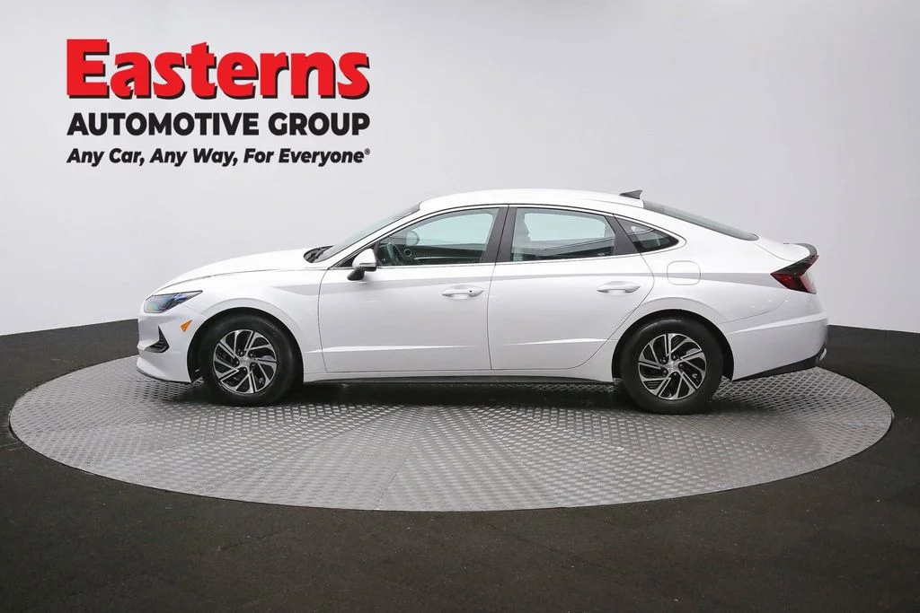Used 2021 White Hyundai Blue image 56