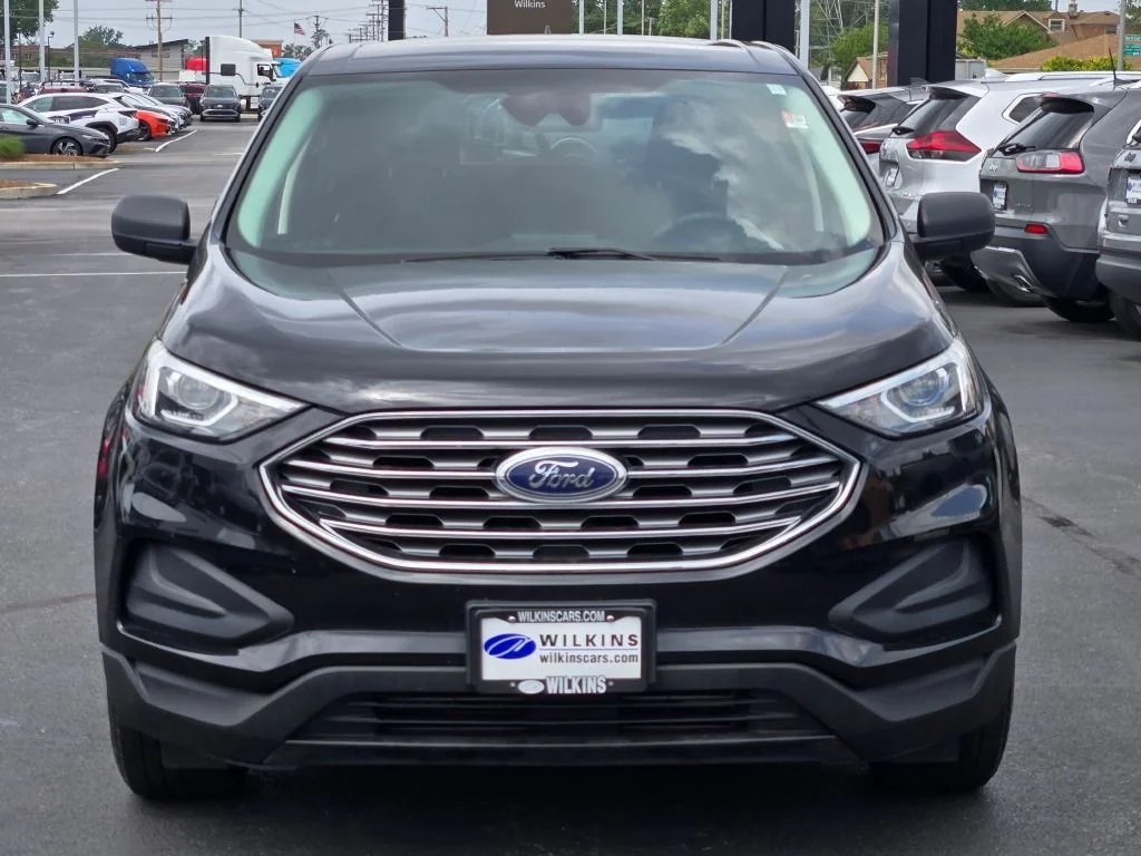 Used 2021 Black Ford SE image 3