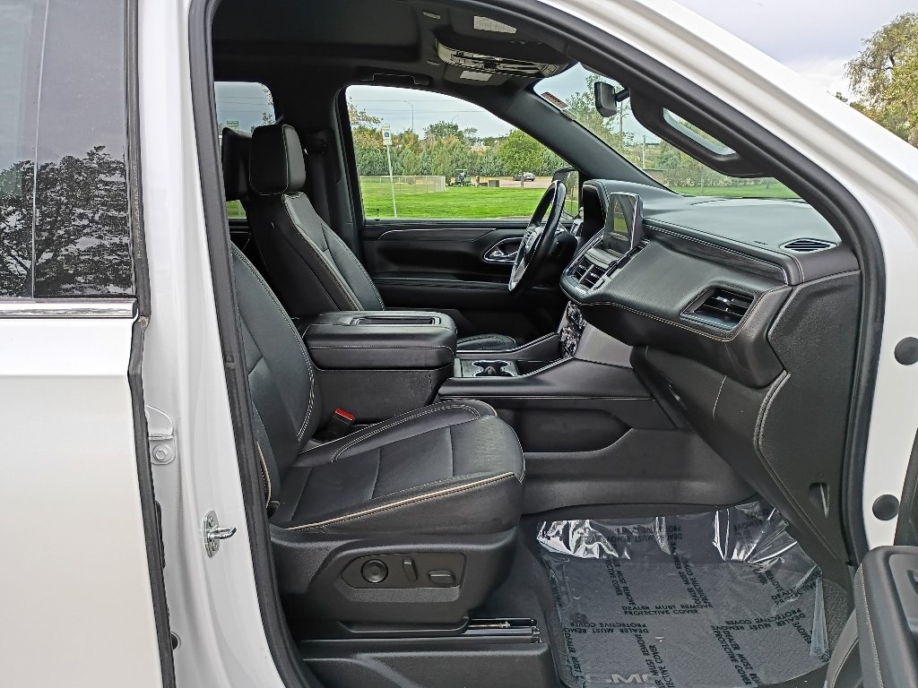 Used 2021 White Frost Tricoat GMC SLT image 11