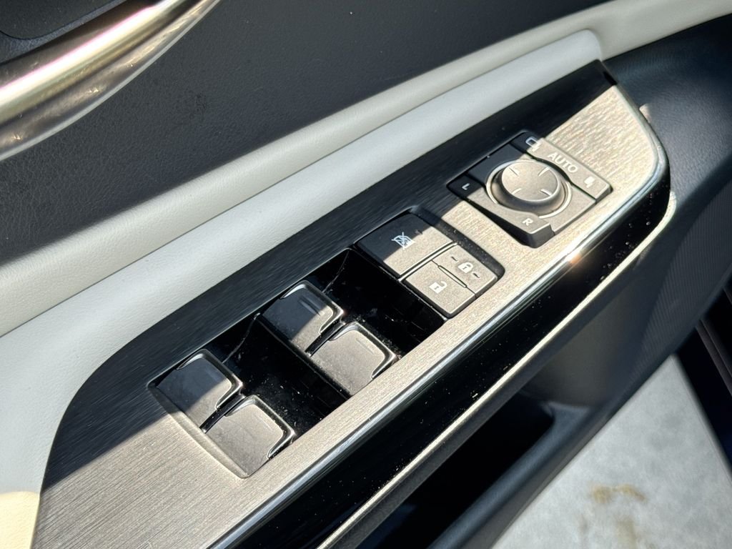 Used 2025  Lexus 350 image 14